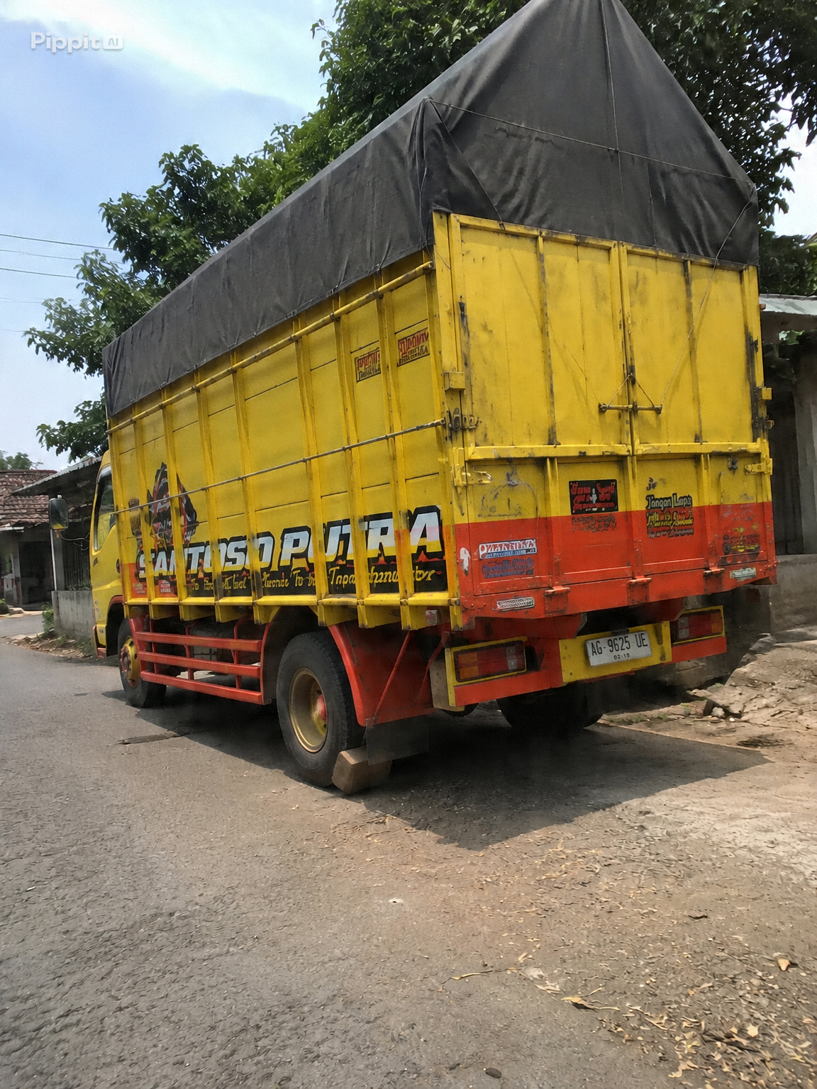 Rahasia di Balik Balok Kayu yang Selalu Ada di Truk